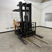 Caterpillar Standing Forklift image 0